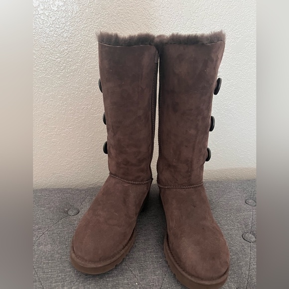 UGG Bailey Triple Button Tall Boots NEW IN BOX - Picture 2 of 5